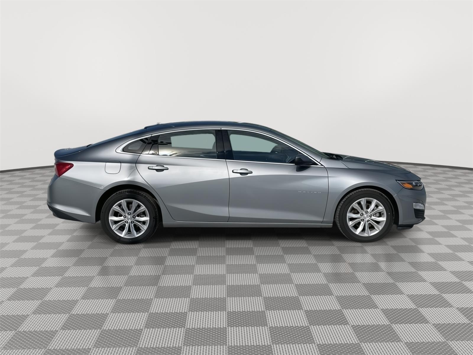 Vehicle photo 7