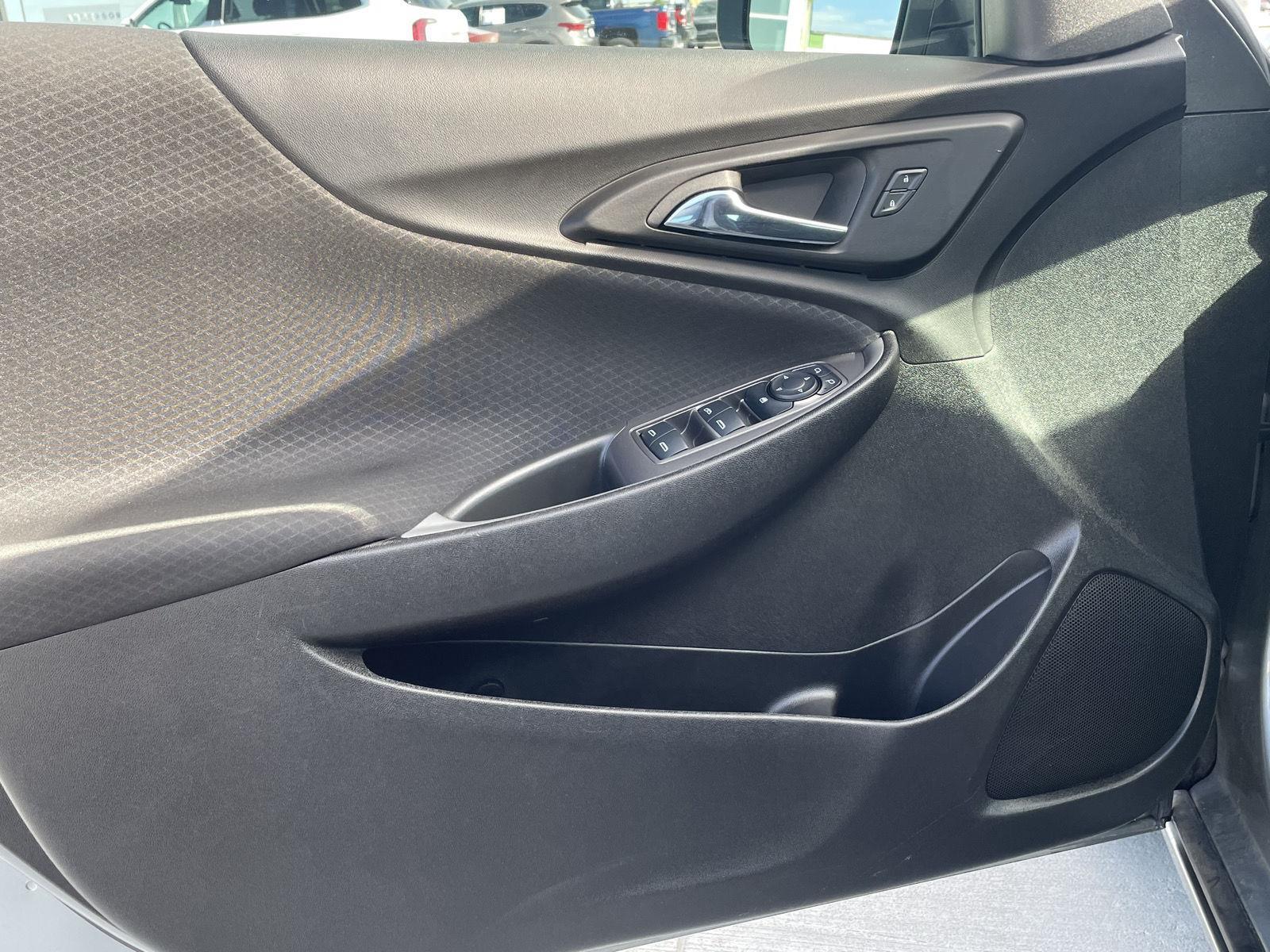 Vehicle photo 12