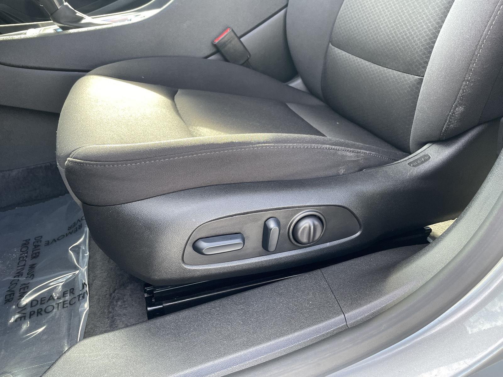 Vehicle photo 16