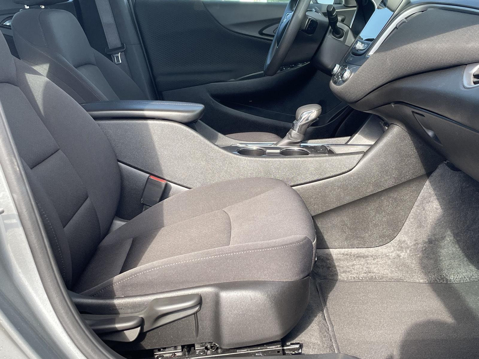 Vehicle photo 19
