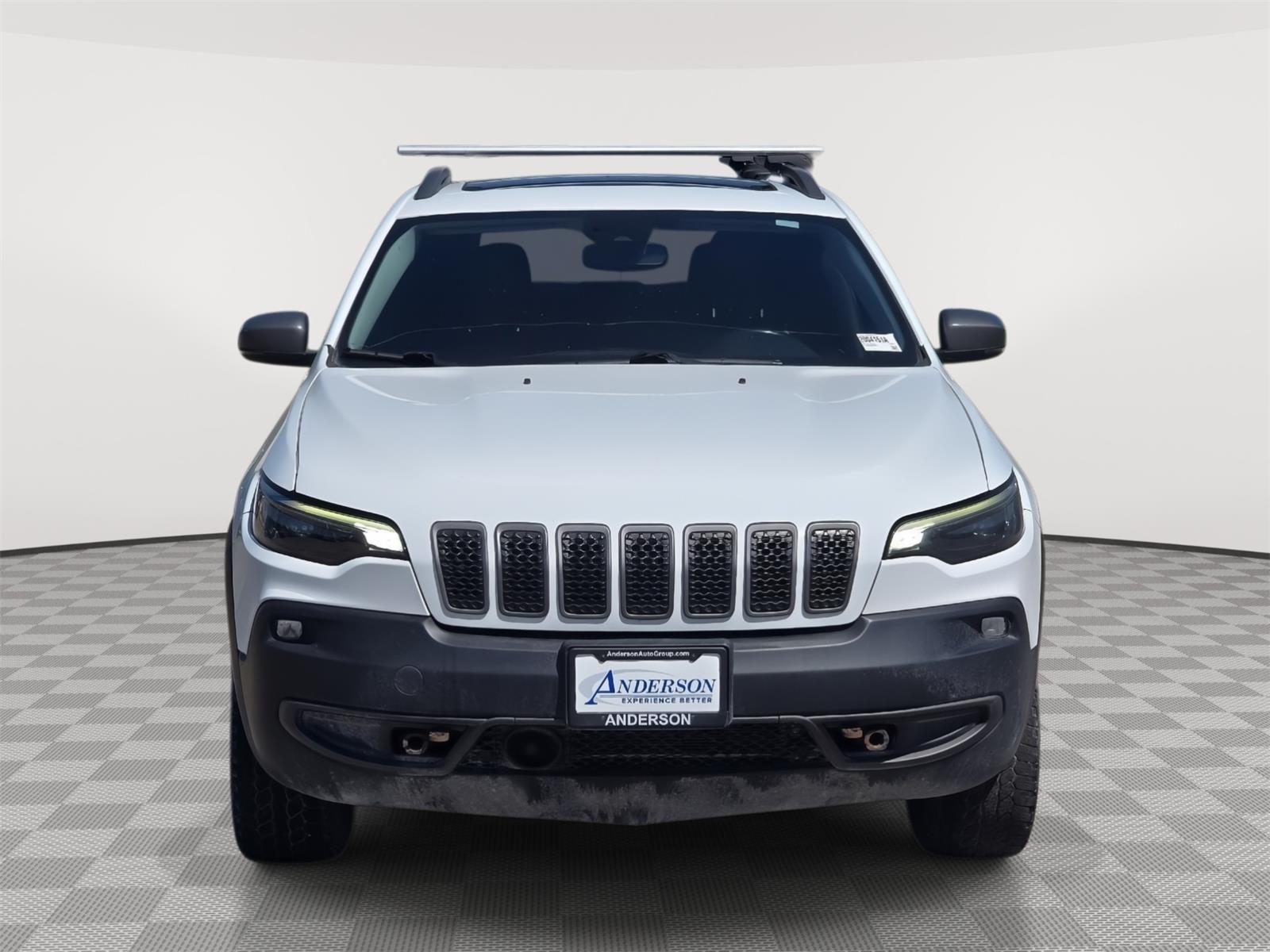 Vehicle photo 9