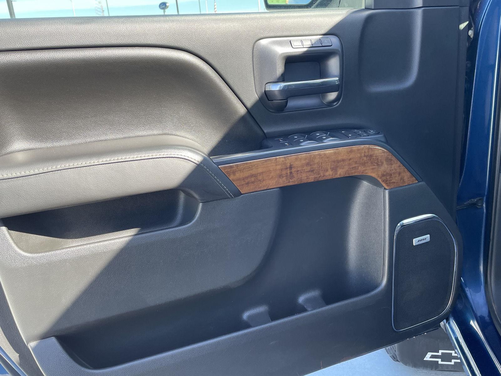 Vehicle photo 12