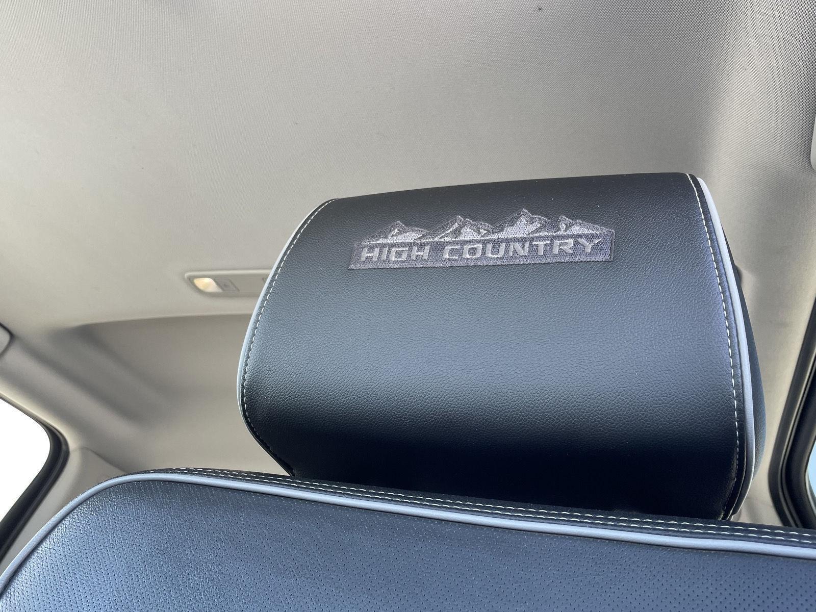 Vehicle photo 18