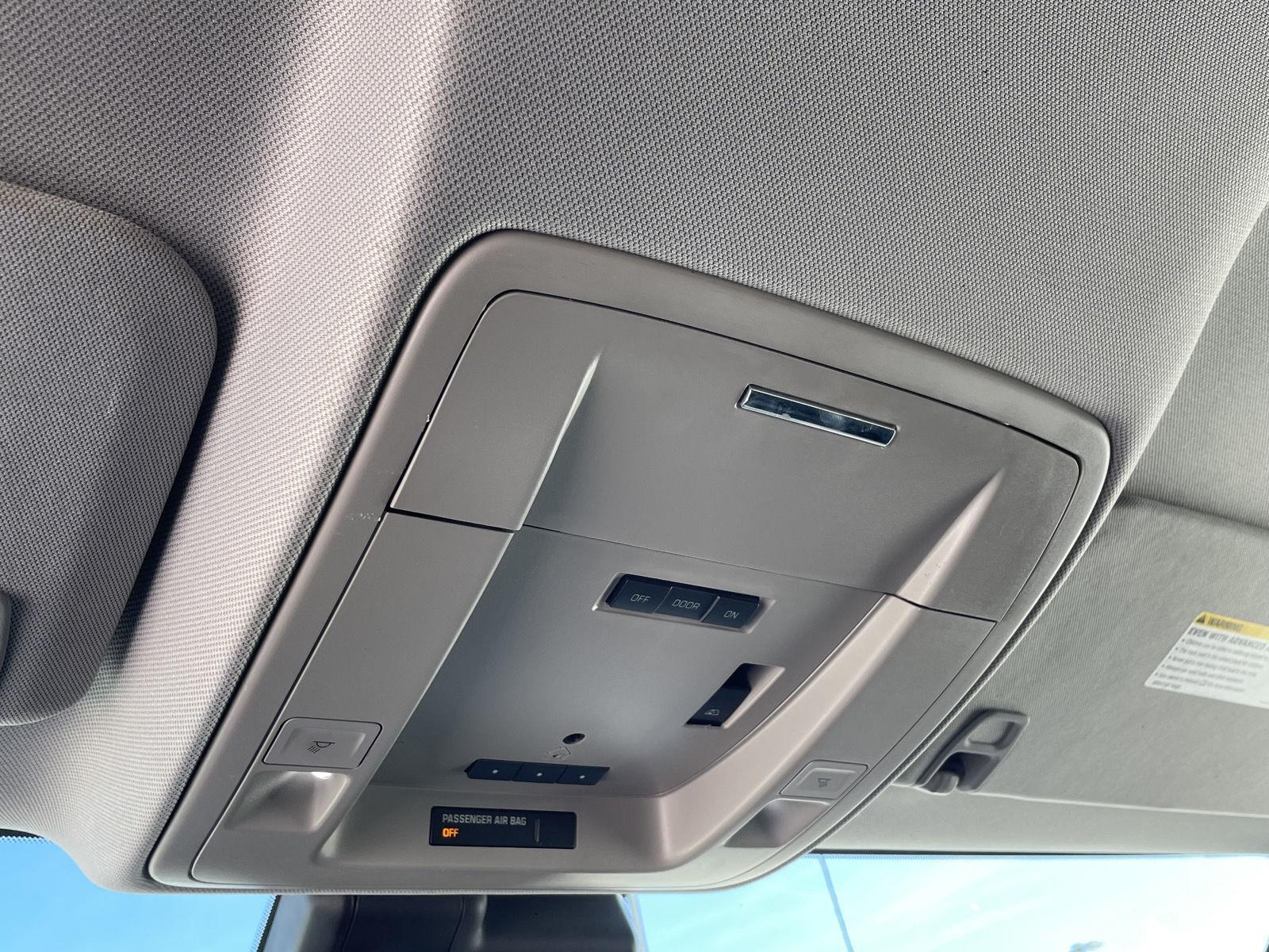 Vehicle photo 19