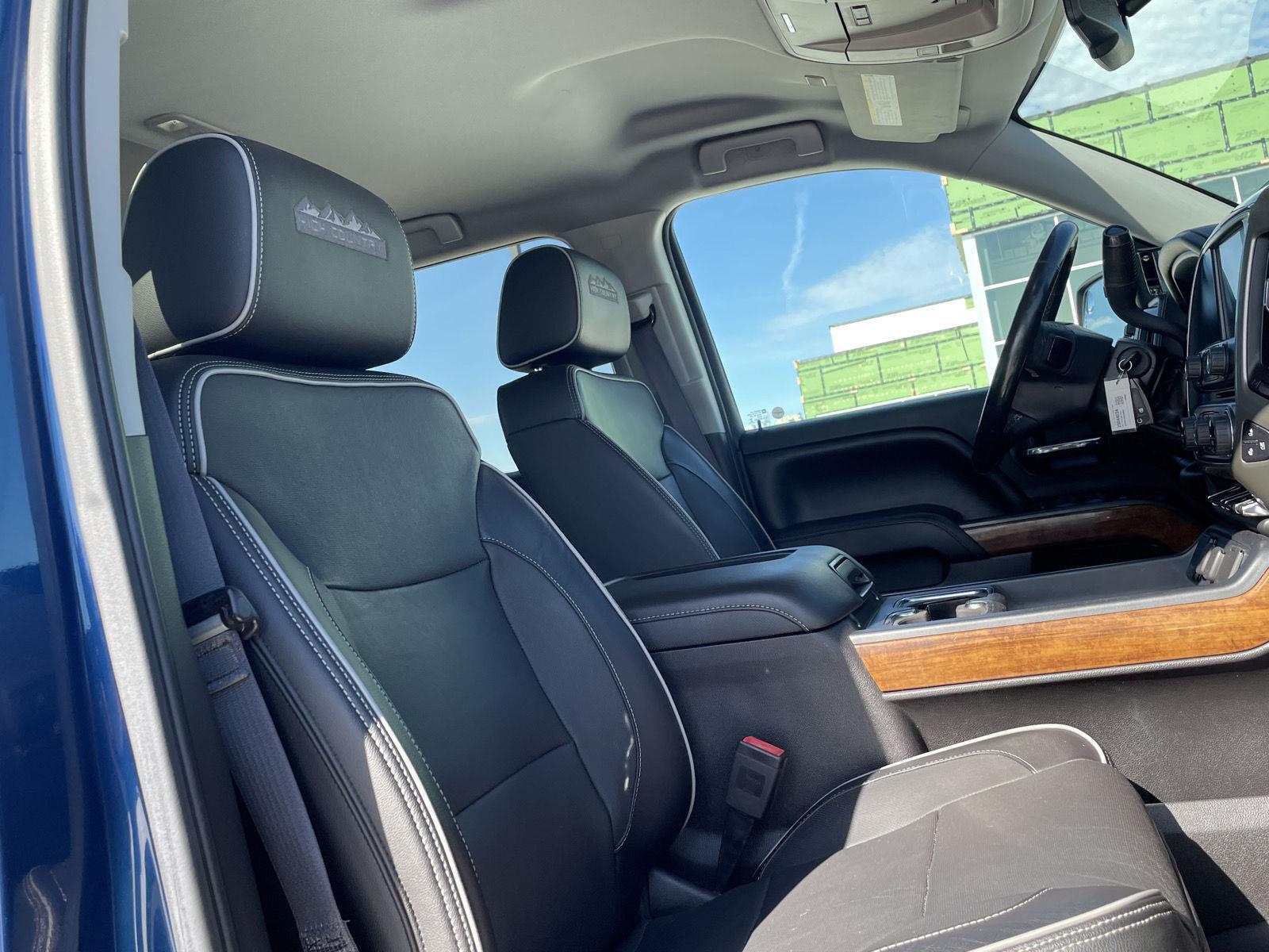Vehicle photo 23