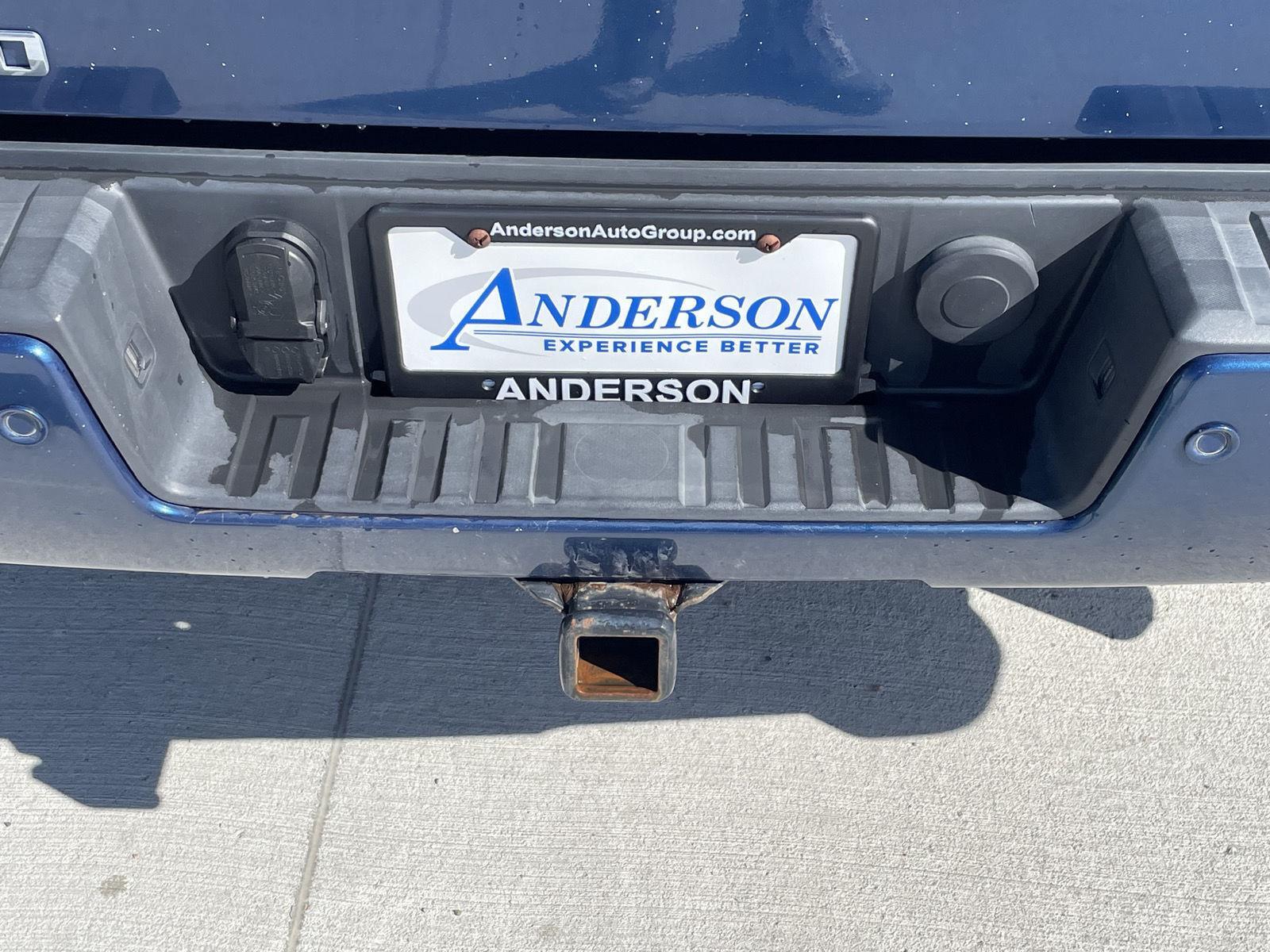 Vehicle photo 24