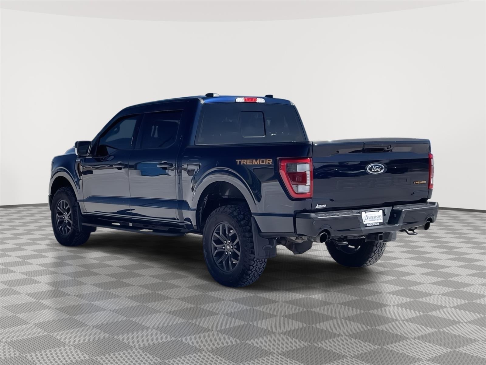 Vehicle photo 4