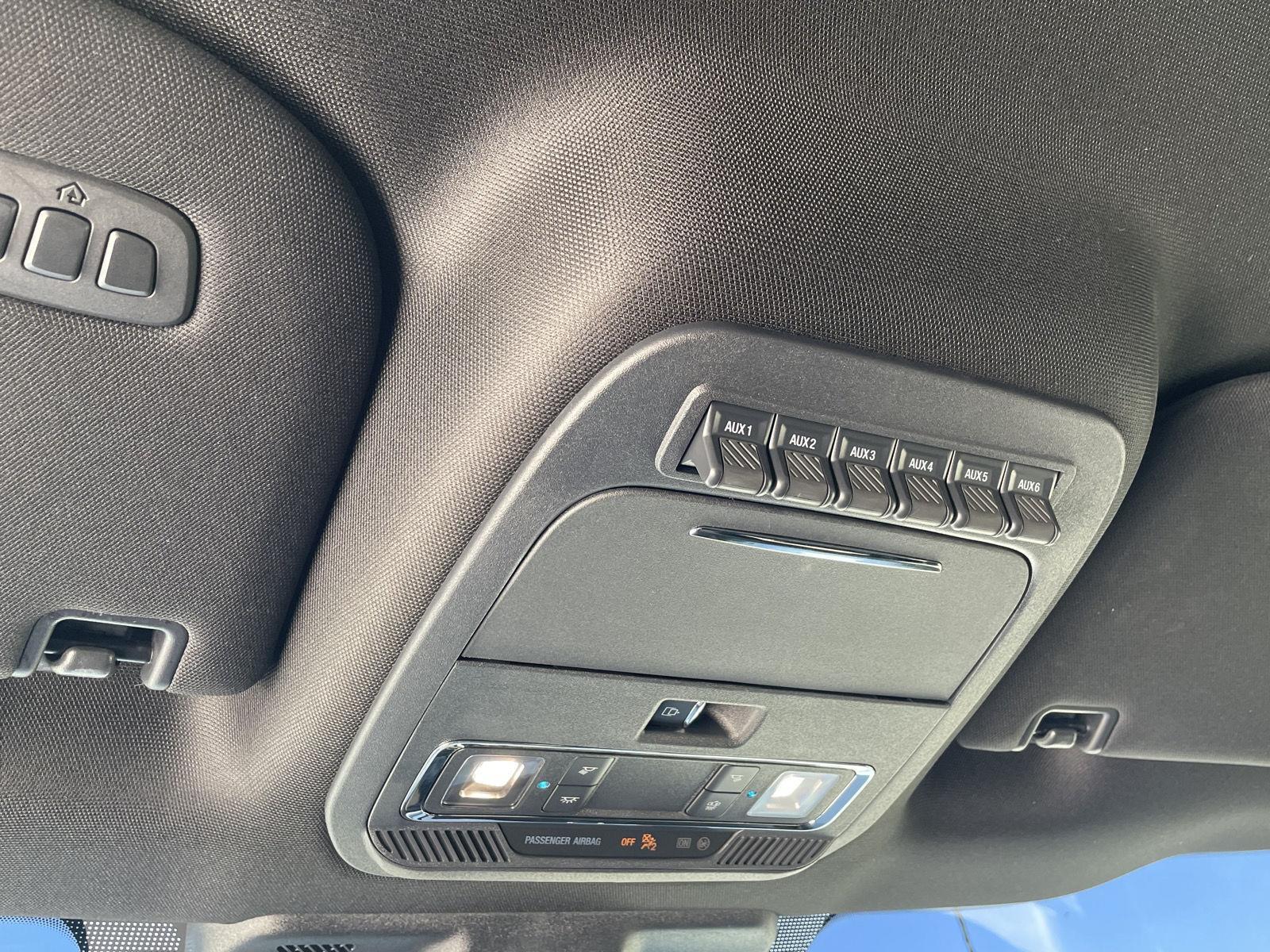 Vehicle photo 17
