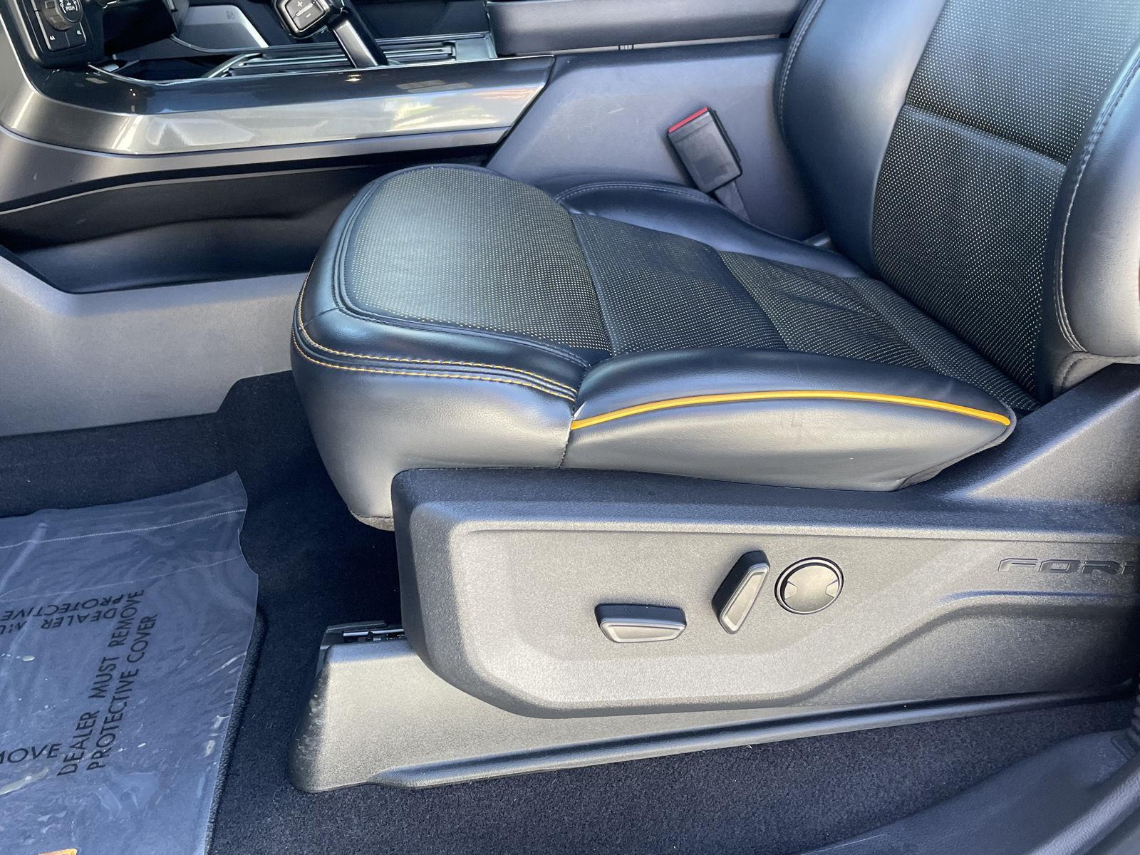 Vehicle photo 18