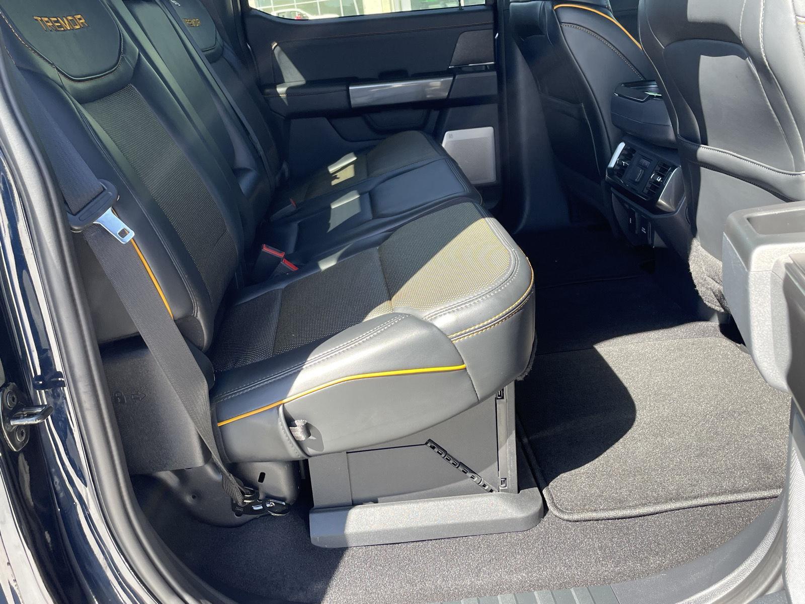 Vehicle photo 20