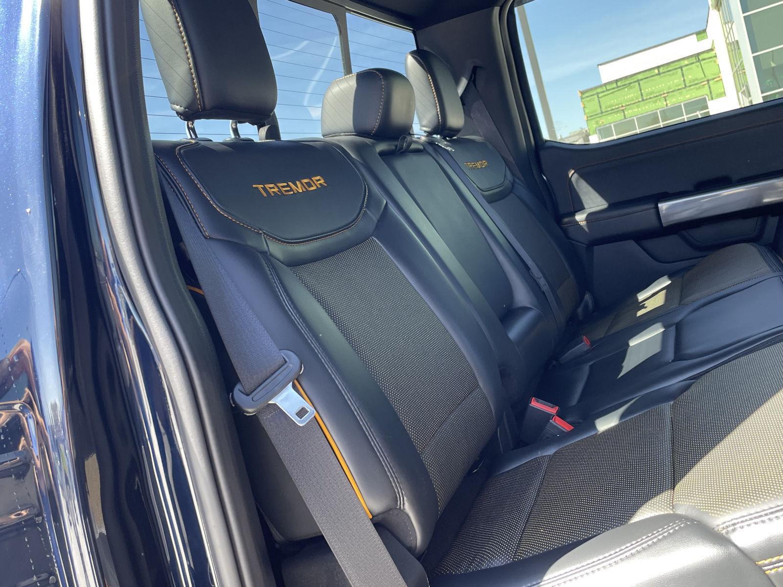 Vehicle photo 21
