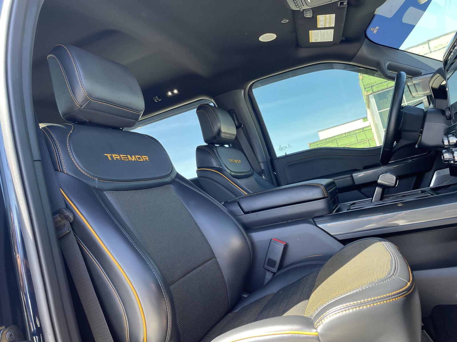 Vehicle photo 23