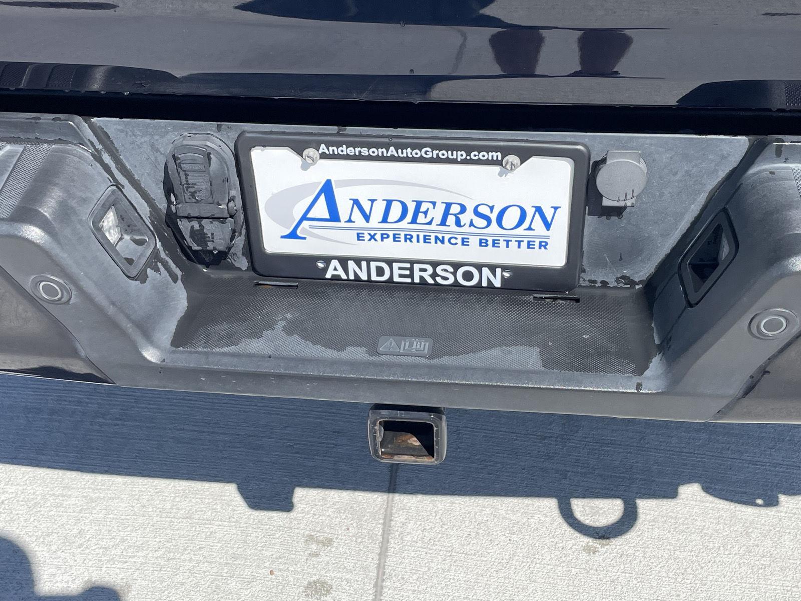 Vehicle photo 24