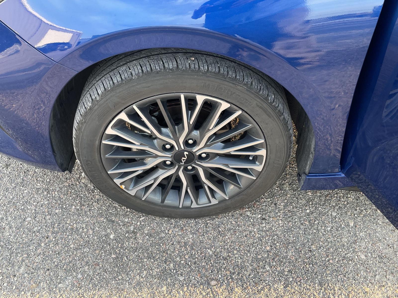 Vehicle photo 10