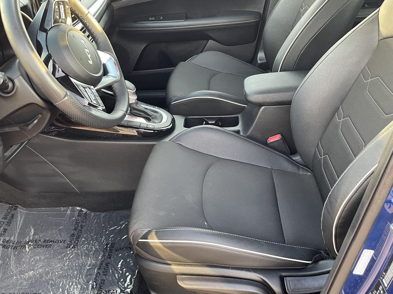 Vehicle photo 13