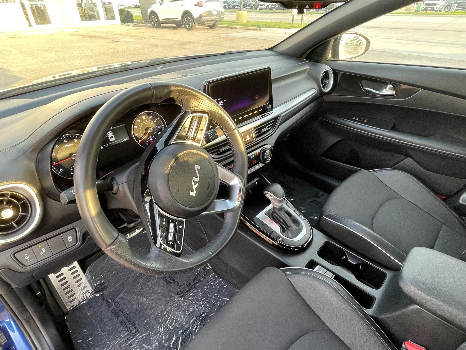 Vehicle photo 14