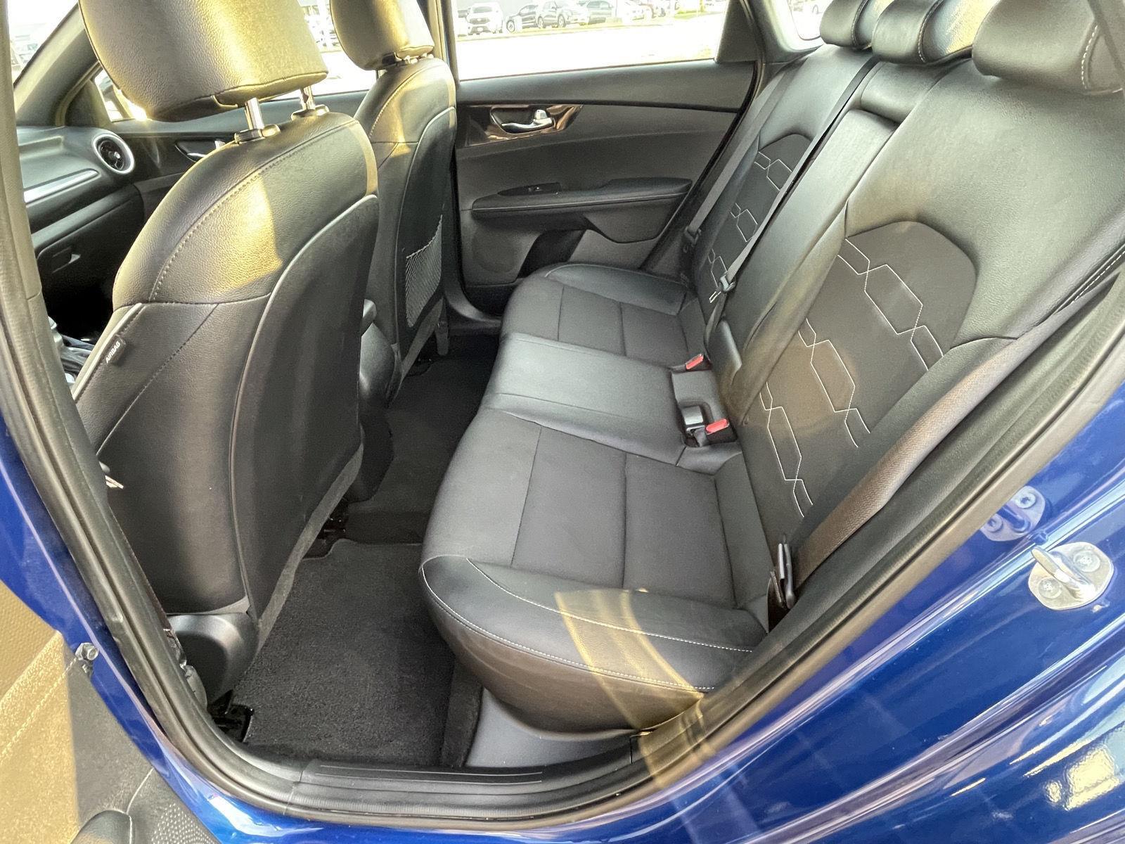 Vehicle photo 15