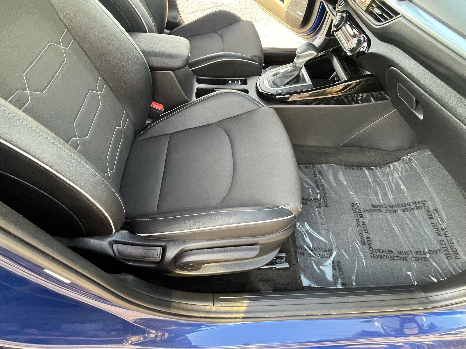 Vehicle photo 17