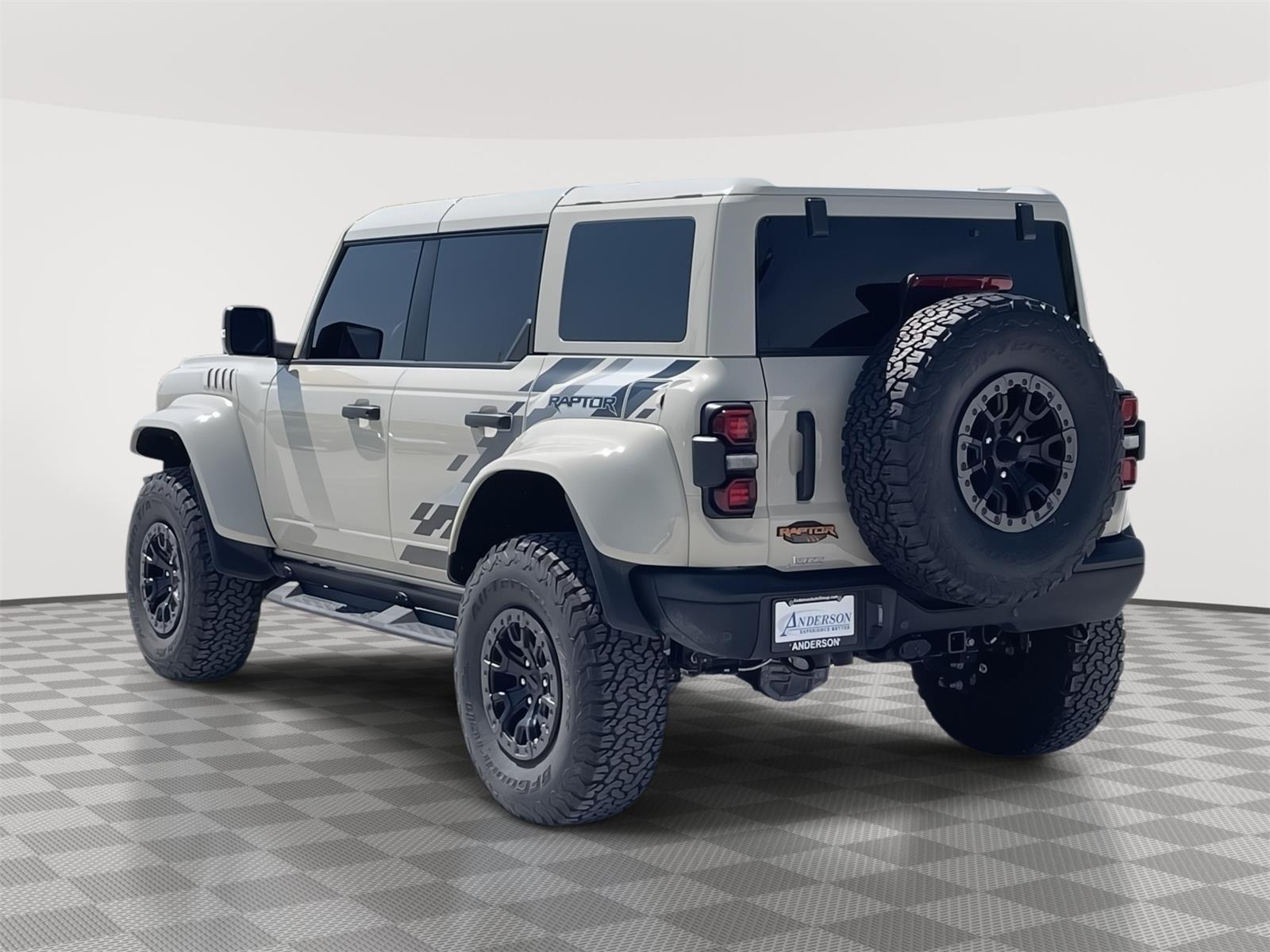 Vehicle photo 4
