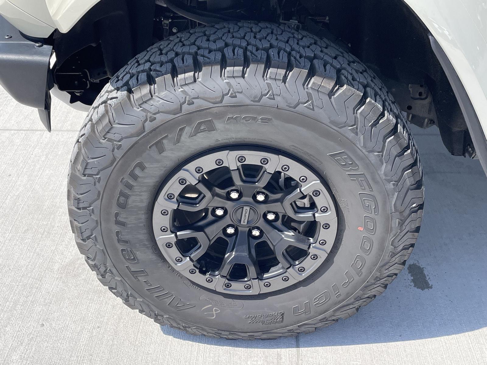 Vehicle photo 10