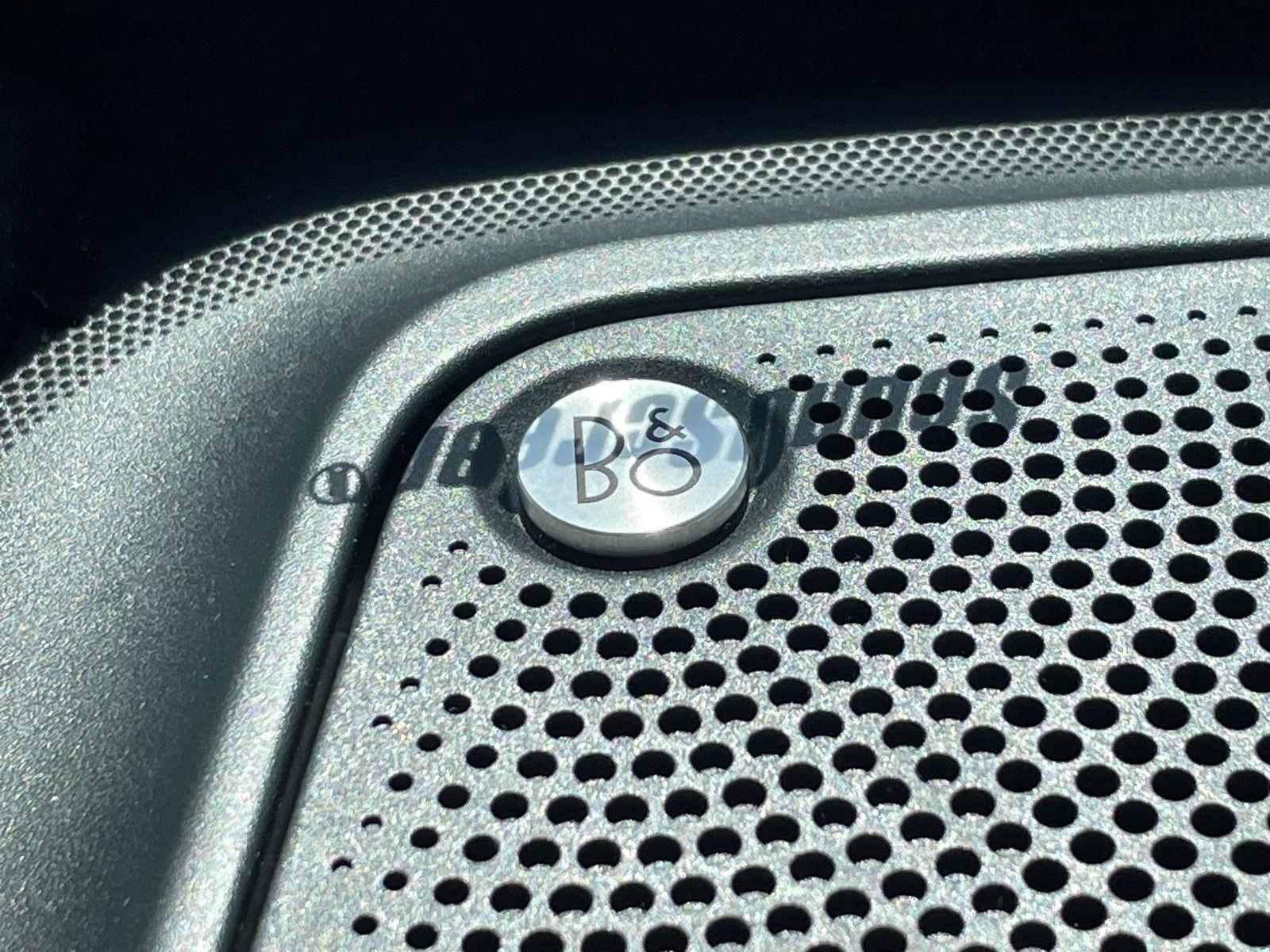 Vehicle photo 14