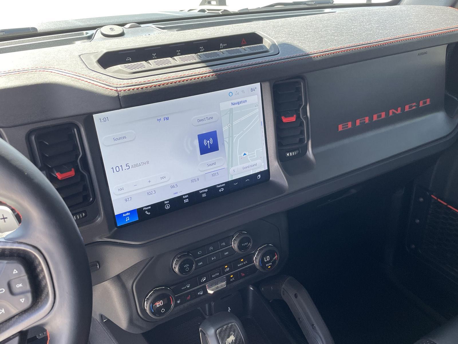 Vehicle photo 15