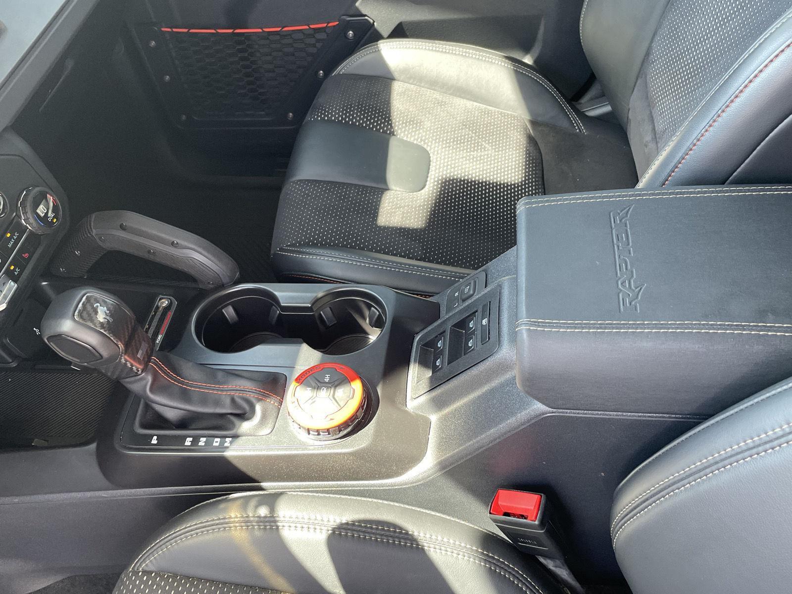 Vehicle photo 16
