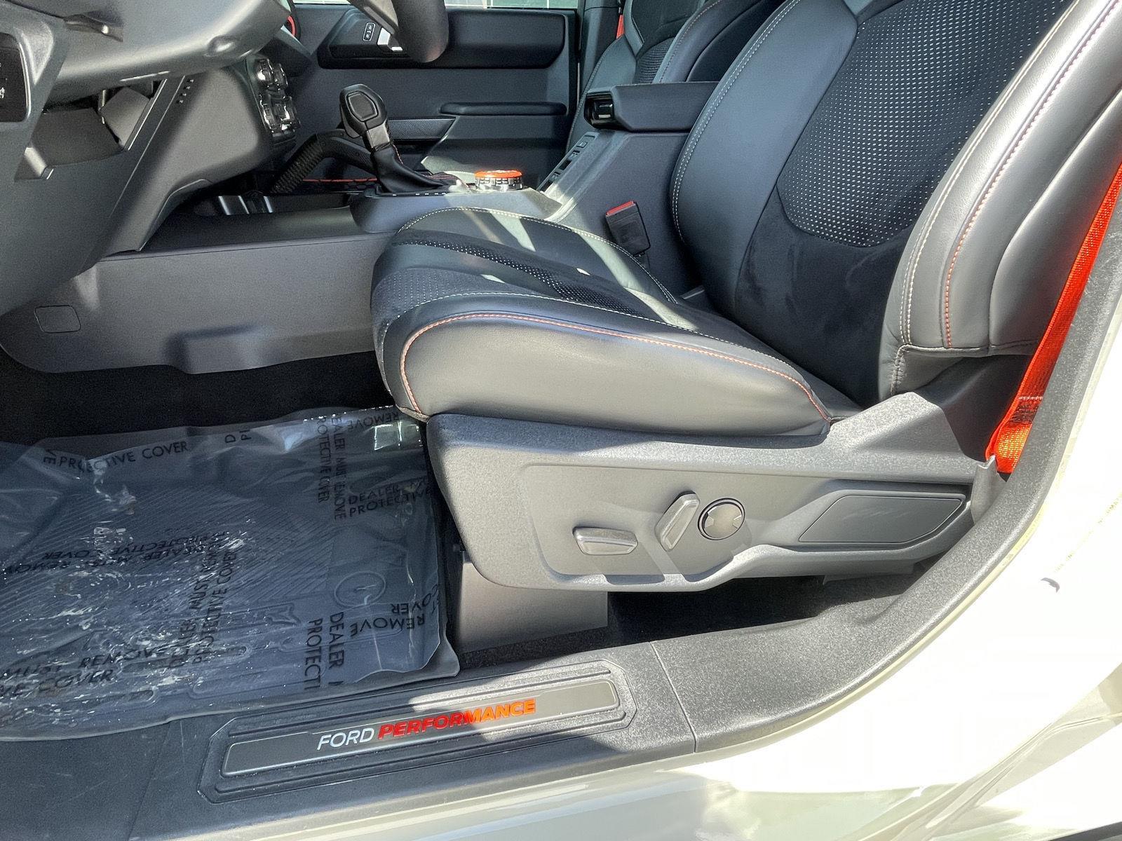 Vehicle photo 17