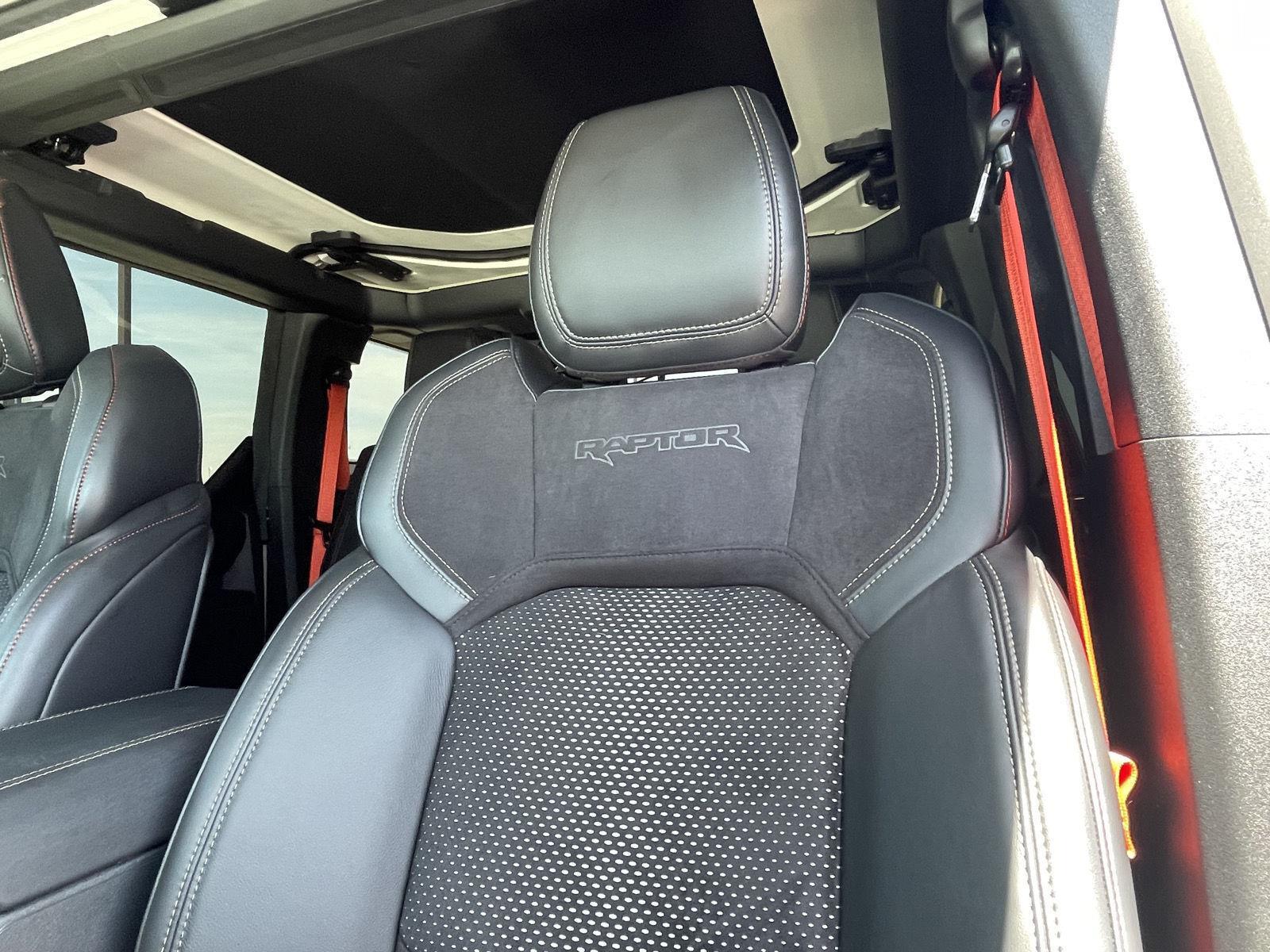 Vehicle photo 18