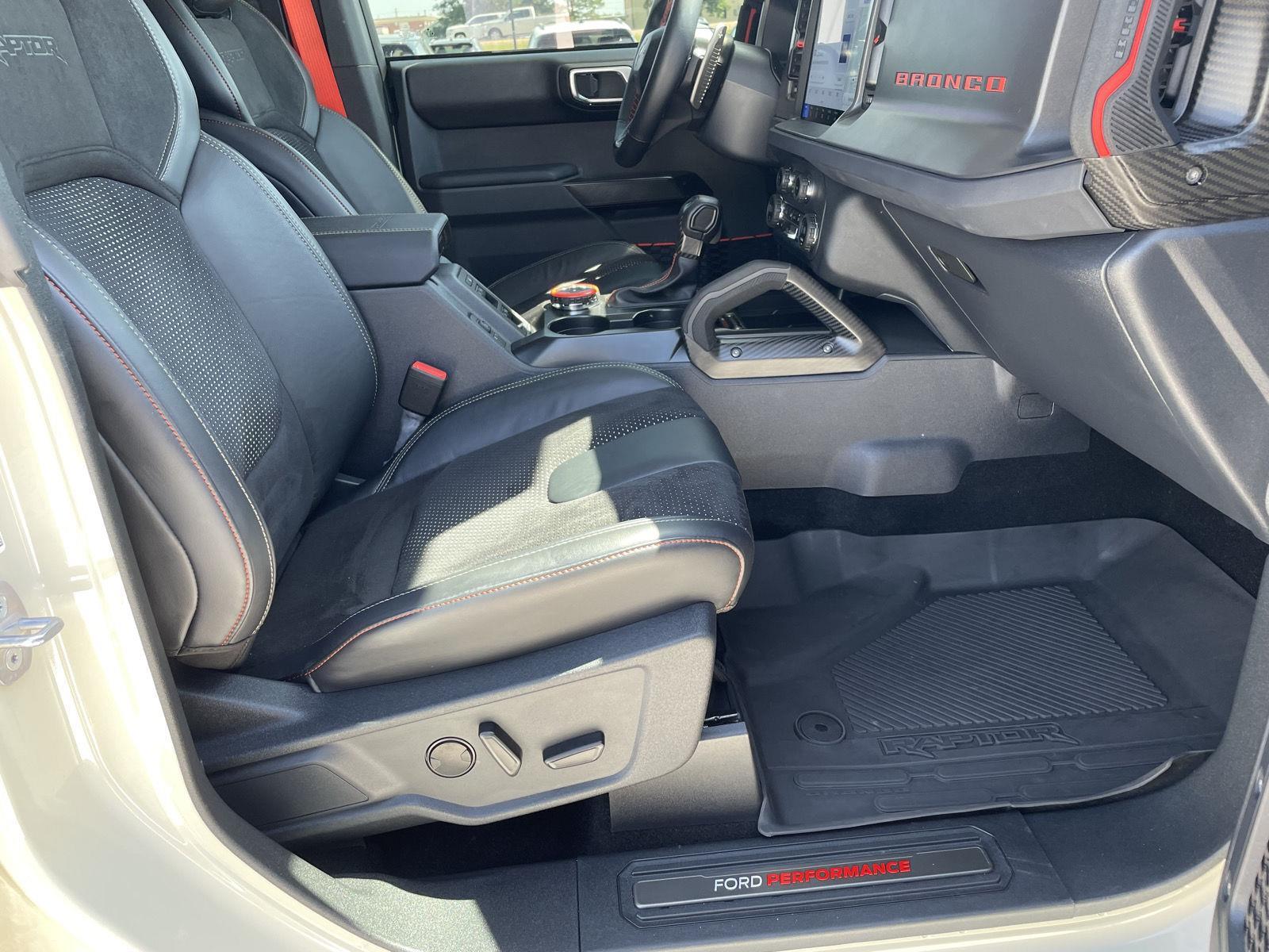 Vehicle photo 21