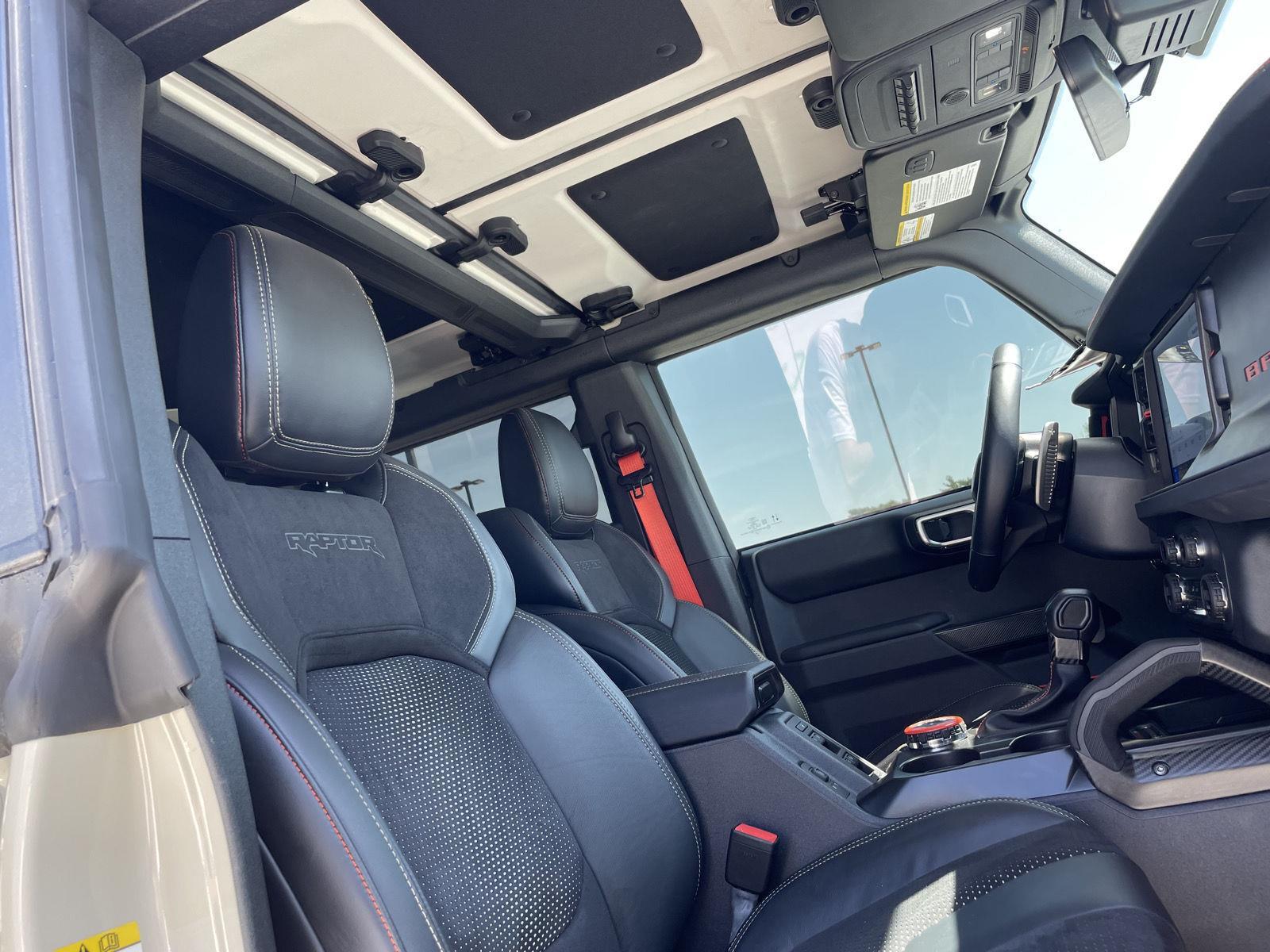 Vehicle photo 22
