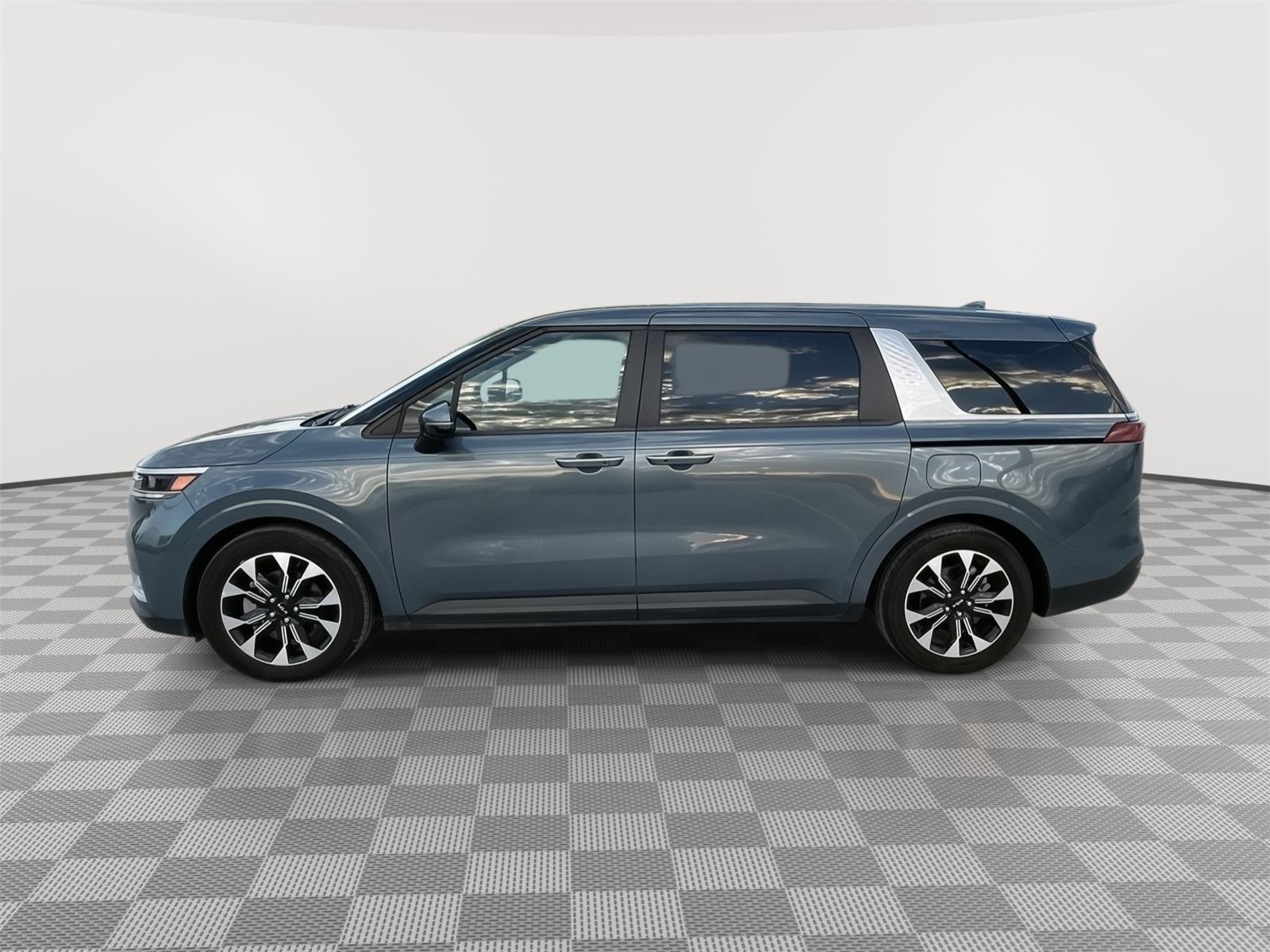 Vehicle photo 2