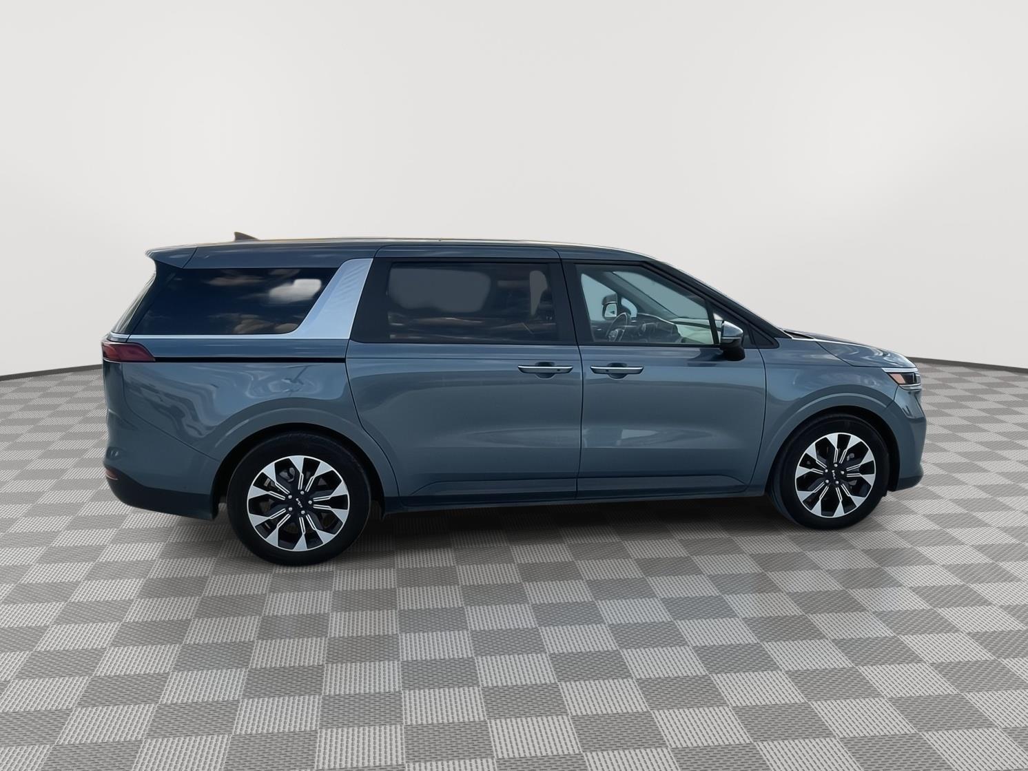 Vehicle photo 7