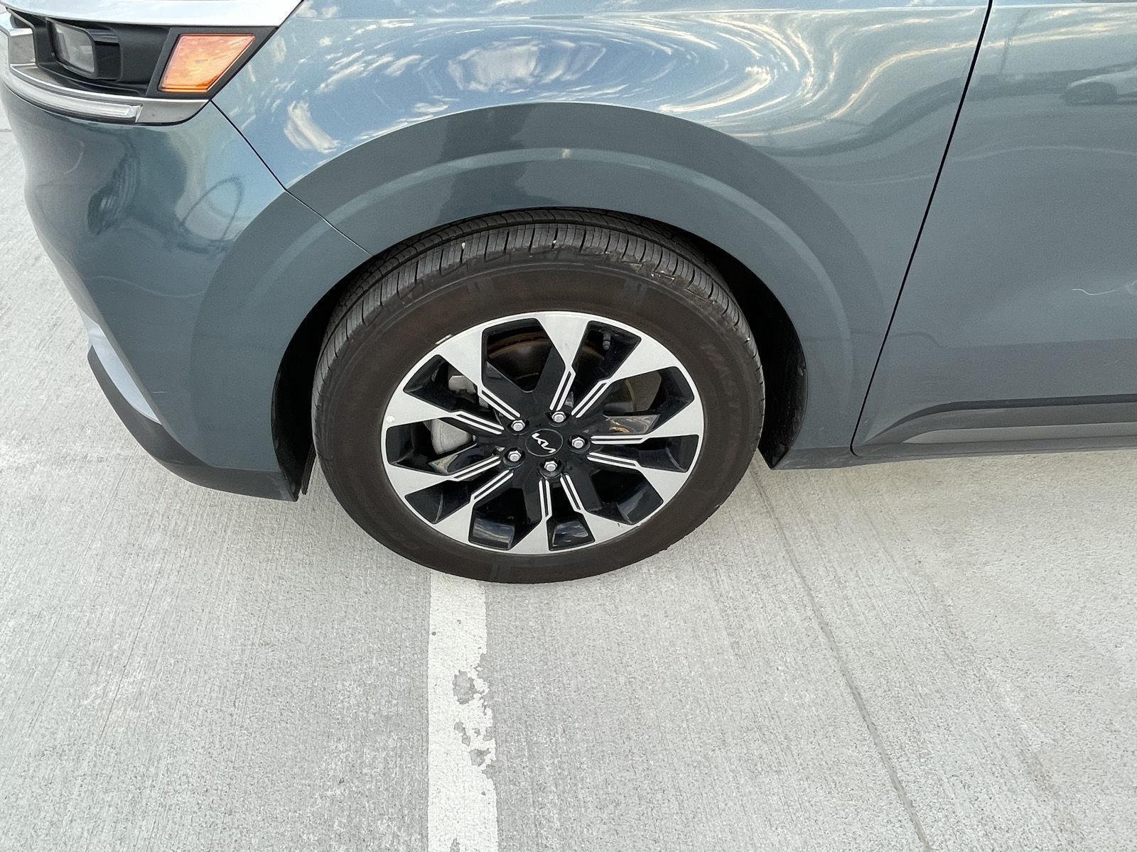 Vehicle photo 10
