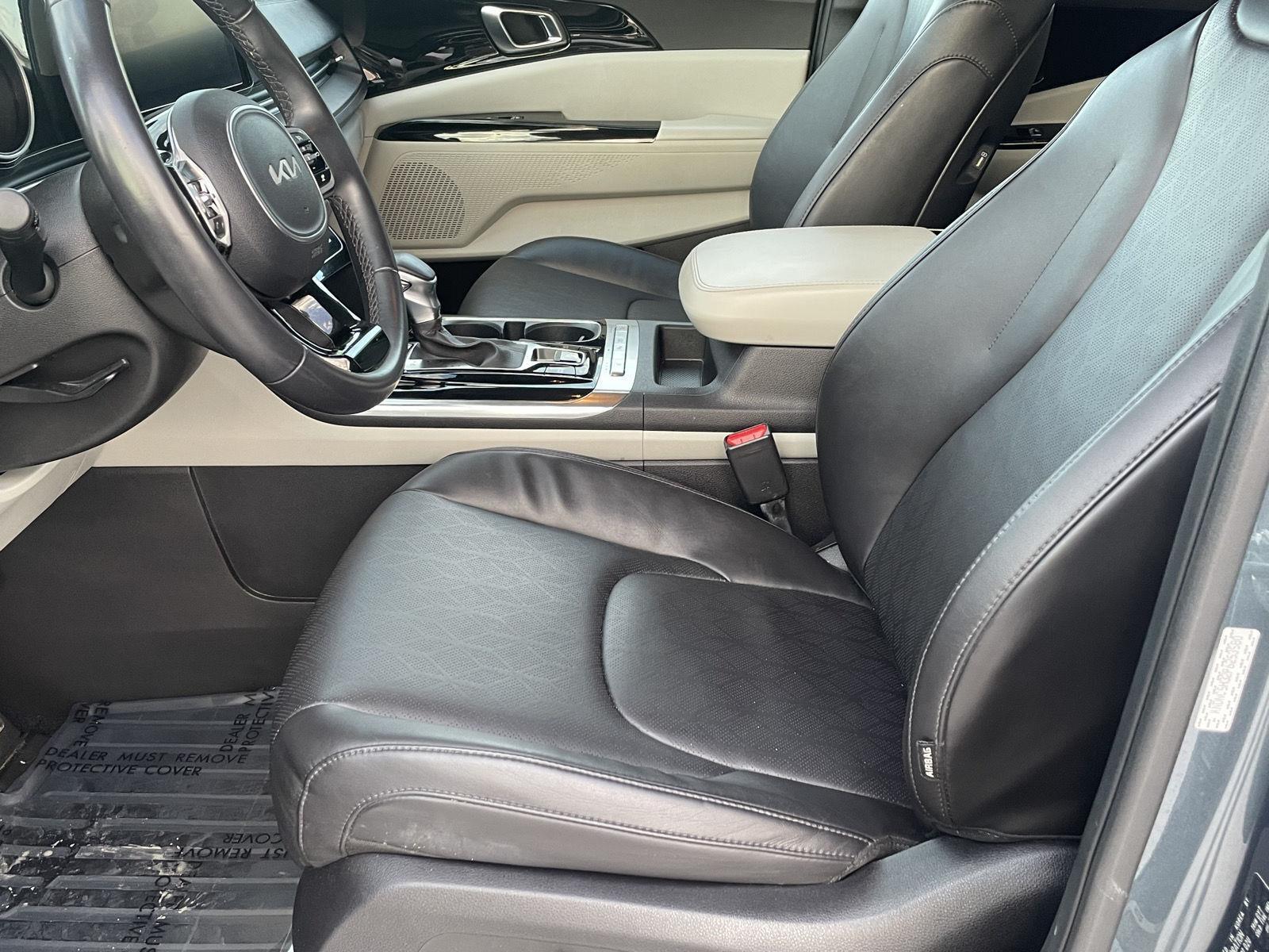 Vehicle photo 13