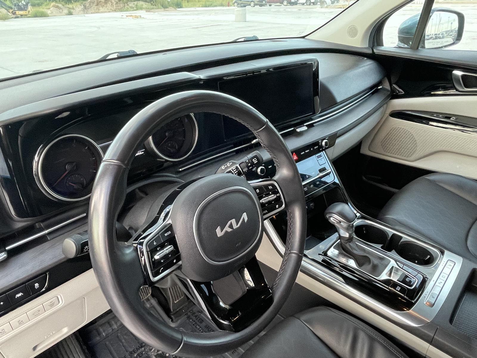 Vehicle photo 14