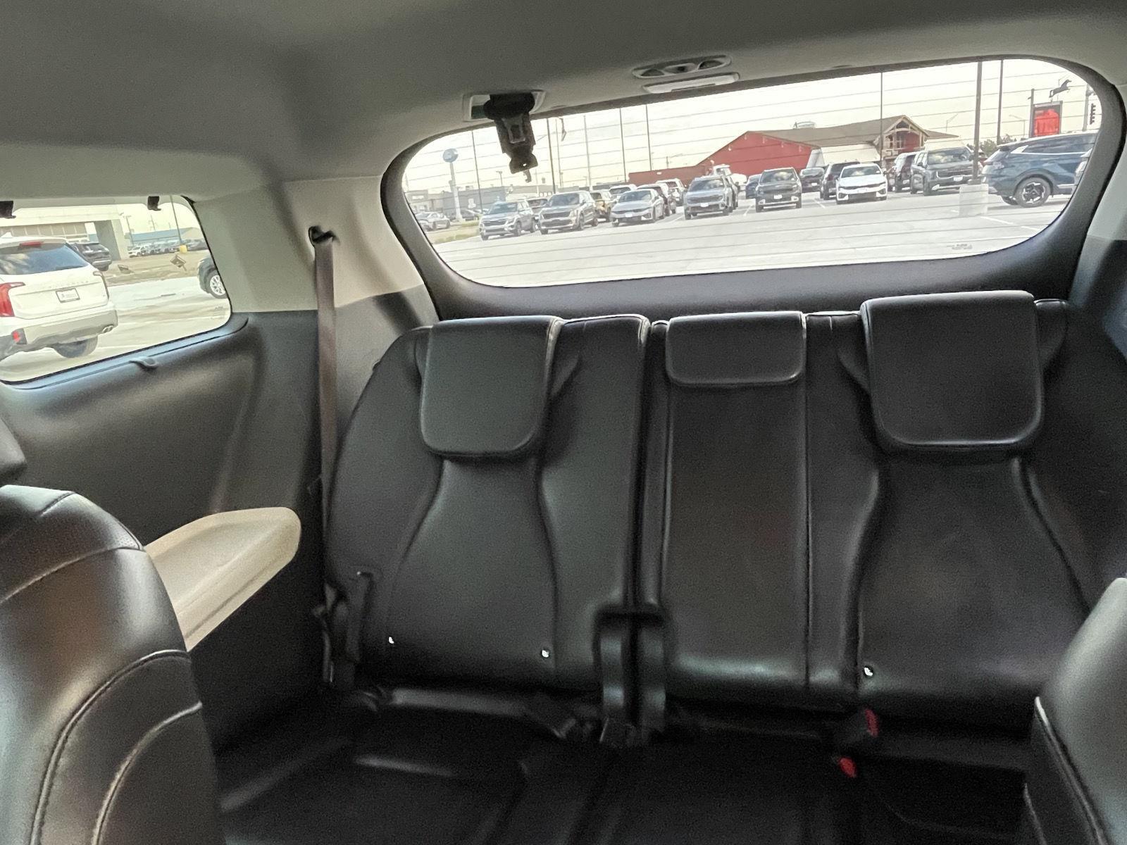 Vehicle photo 16