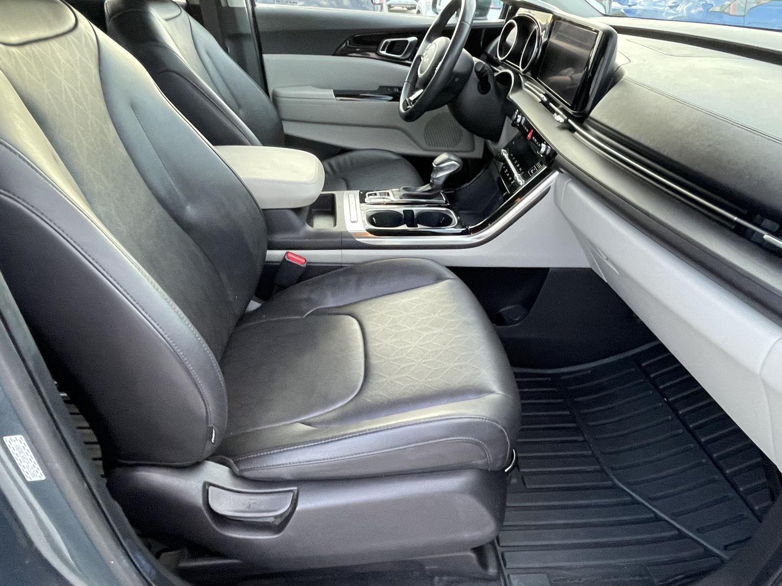 Vehicle photo 19