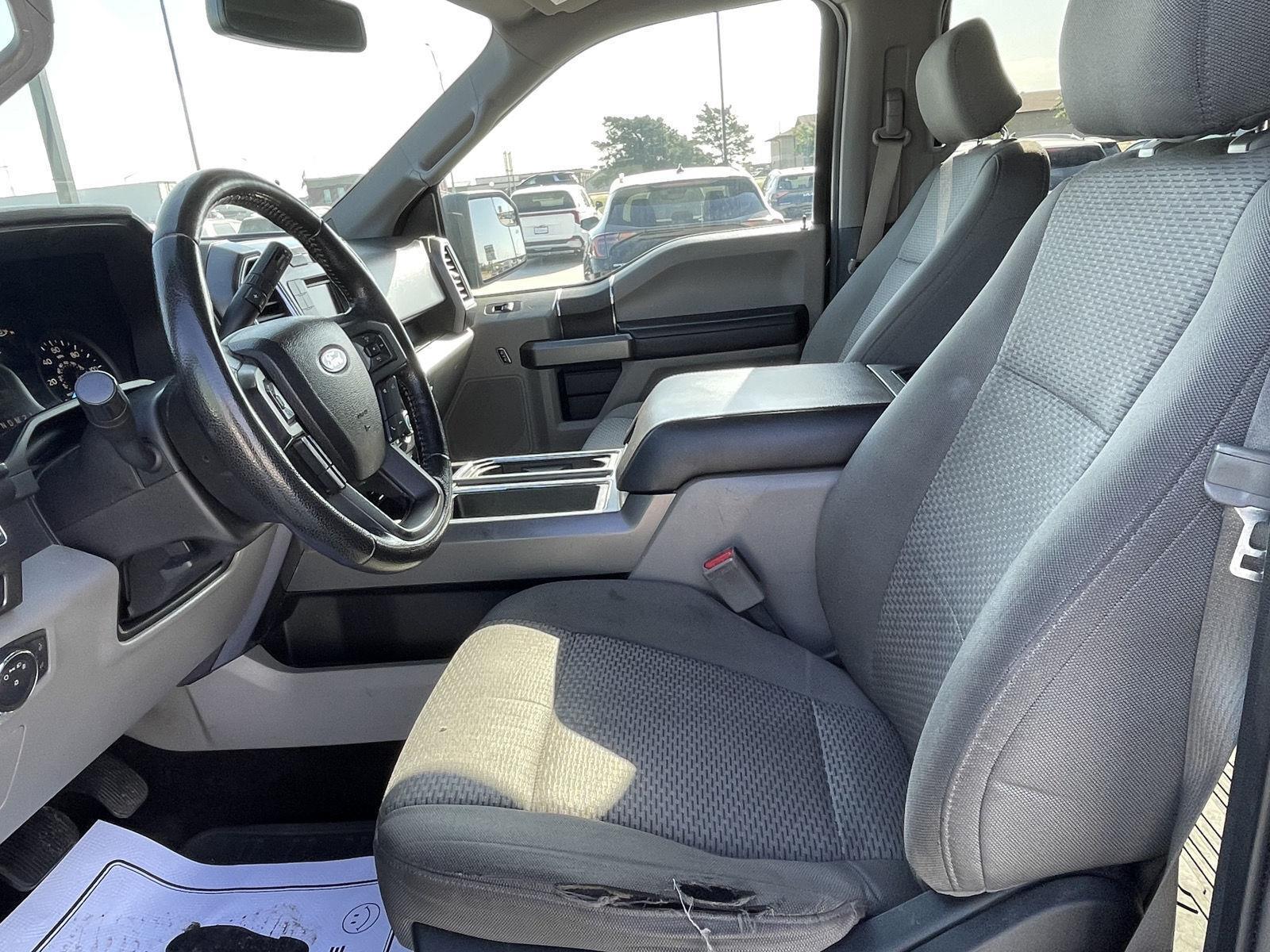 Vehicle photo 13