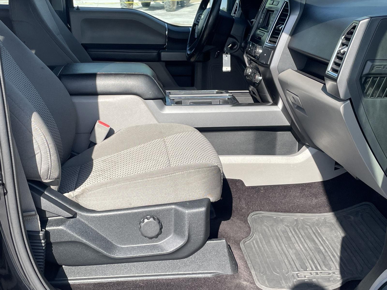 Vehicle photo 17