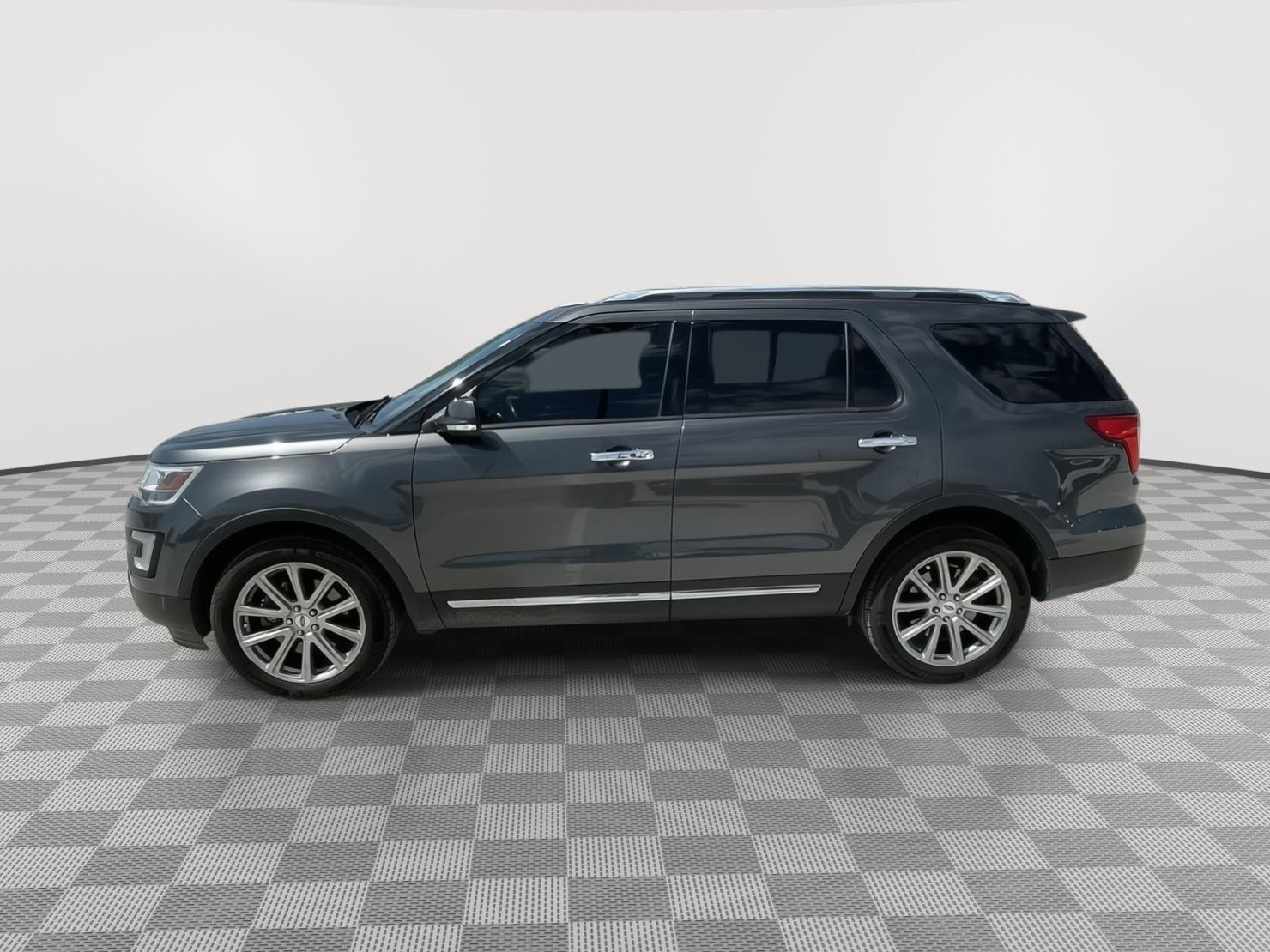 Vehicle photo 2