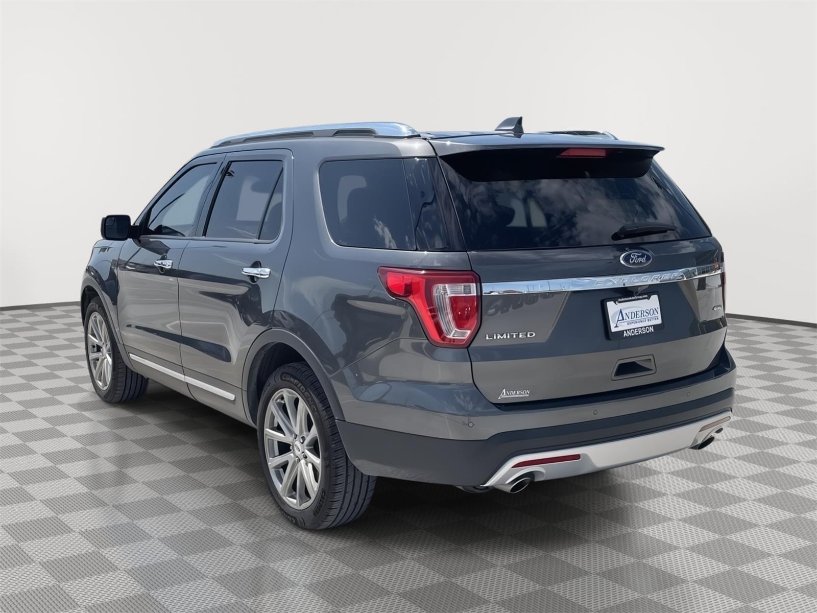 Vehicle photo 4