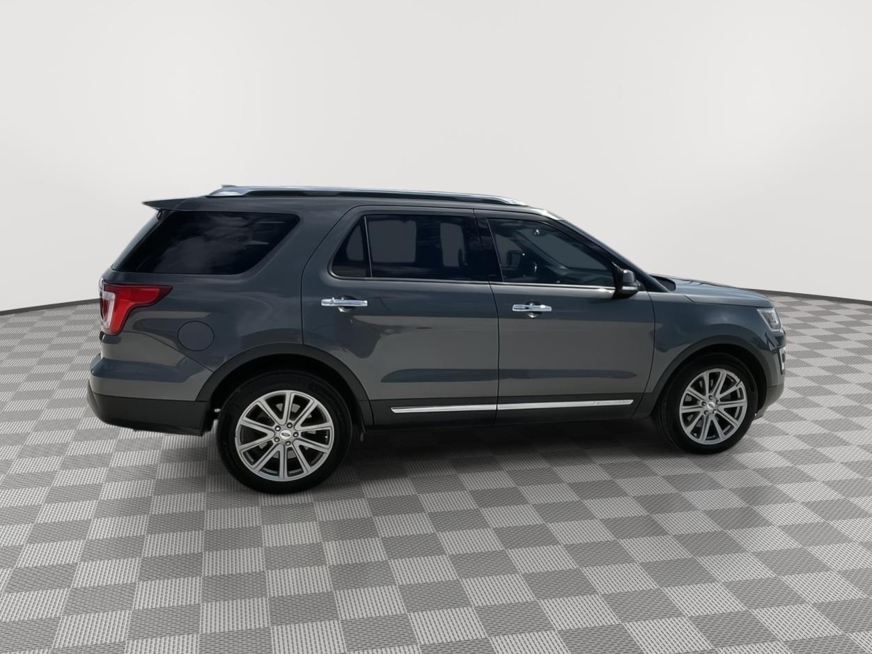 Vehicle photo 7