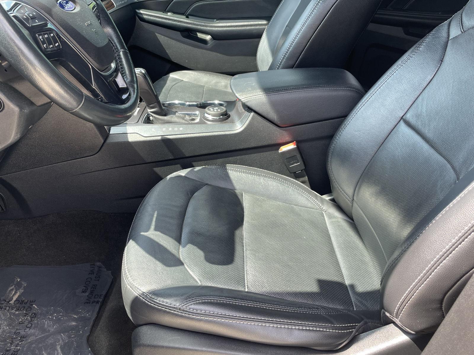 Vehicle photo 13