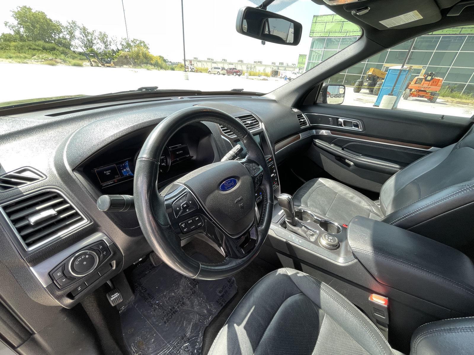 Vehicle photo 14