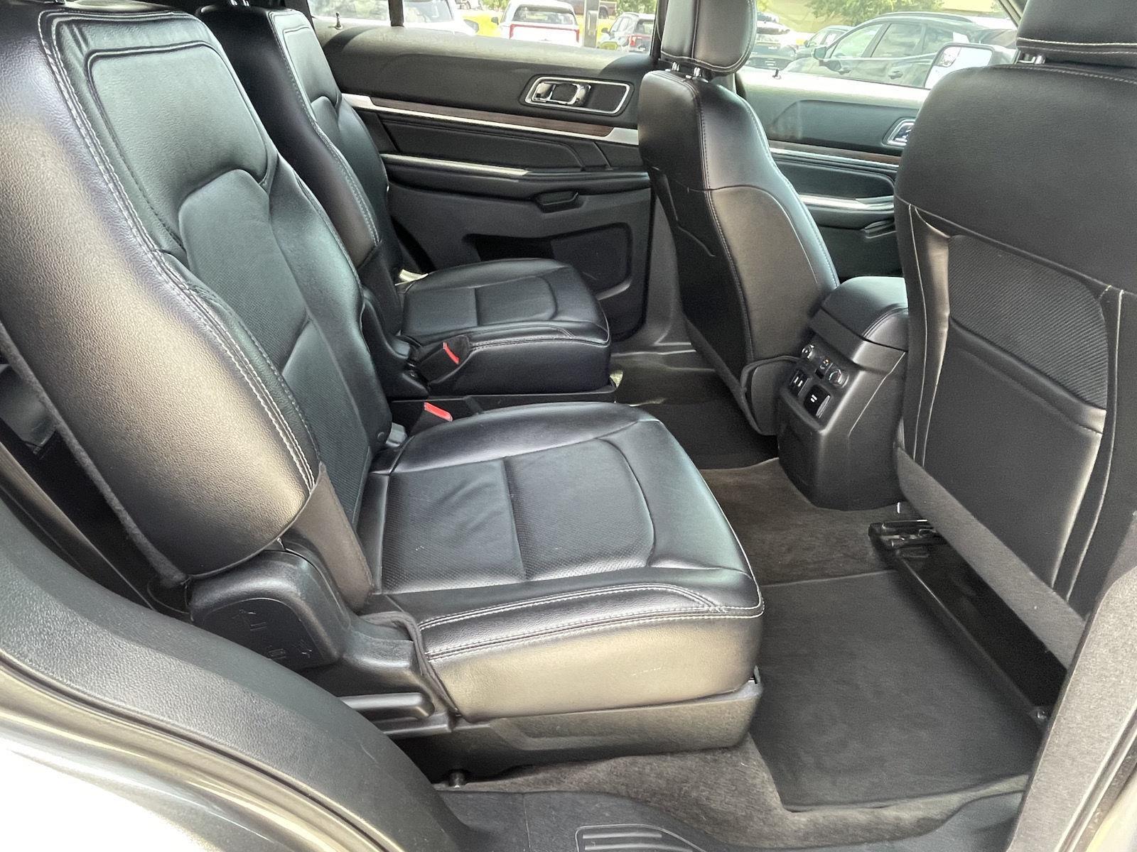 Vehicle photo 17