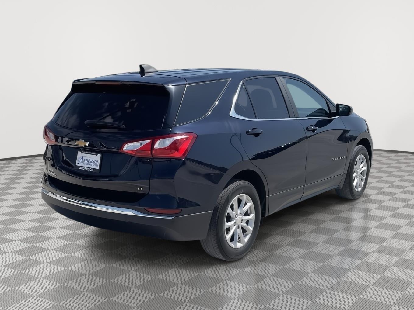 Vehicle photo 6