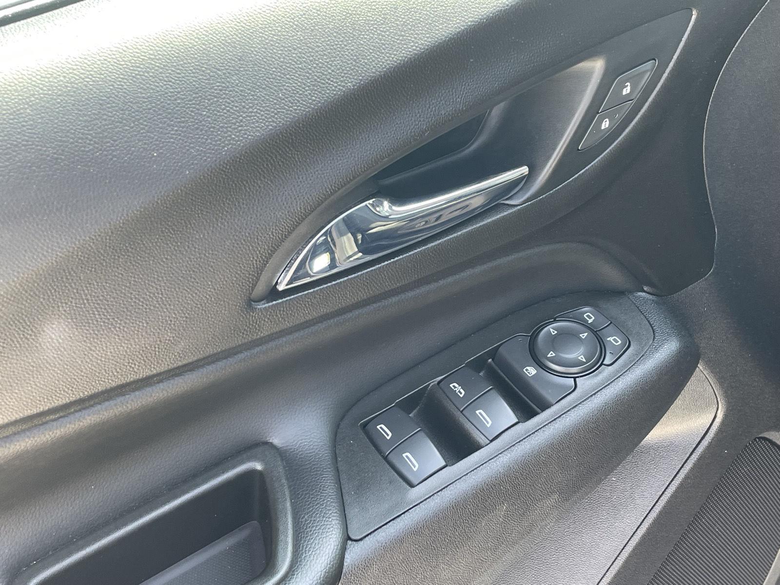 Vehicle photo 12