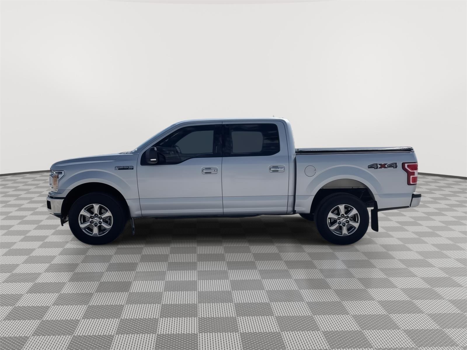 Vehicle photo 2