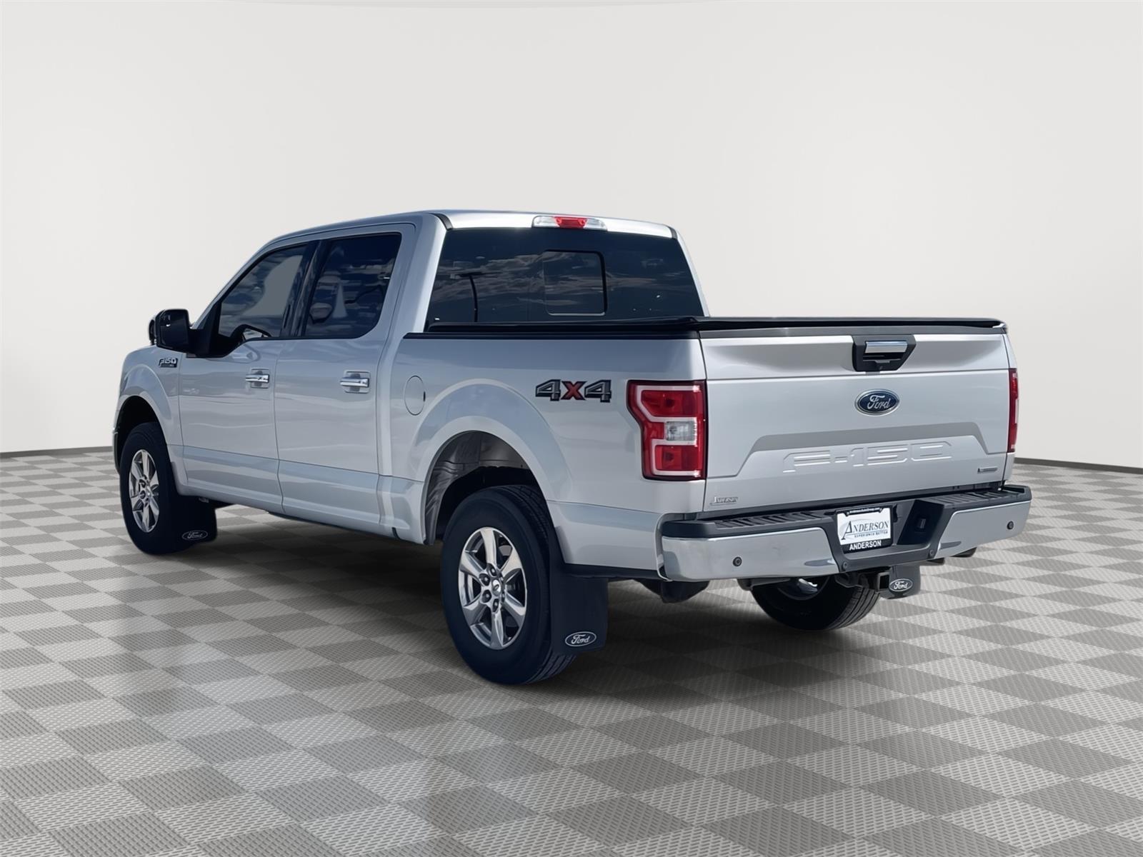 Vehicle photo 4
